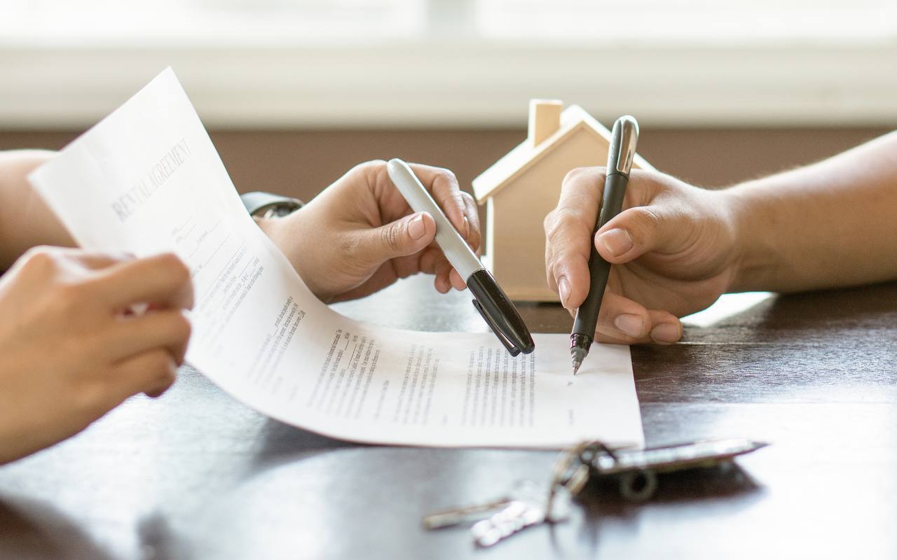 Prawo spadkowe zostało zniesione: testamenty uznano za nieważne, a głównymi spadkobiercami są małżonkowie.