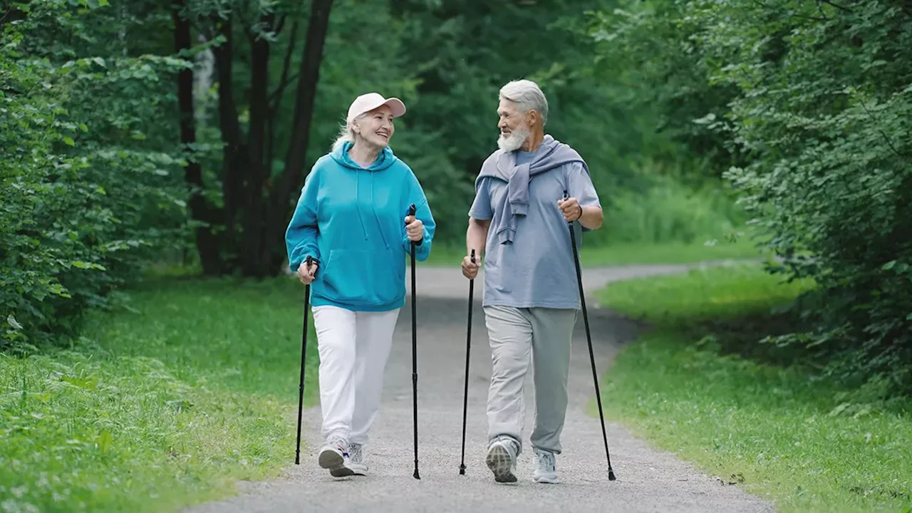 Aktywność fizyczna po 70. roku życia: 5 porad trenera, jak zachować formę