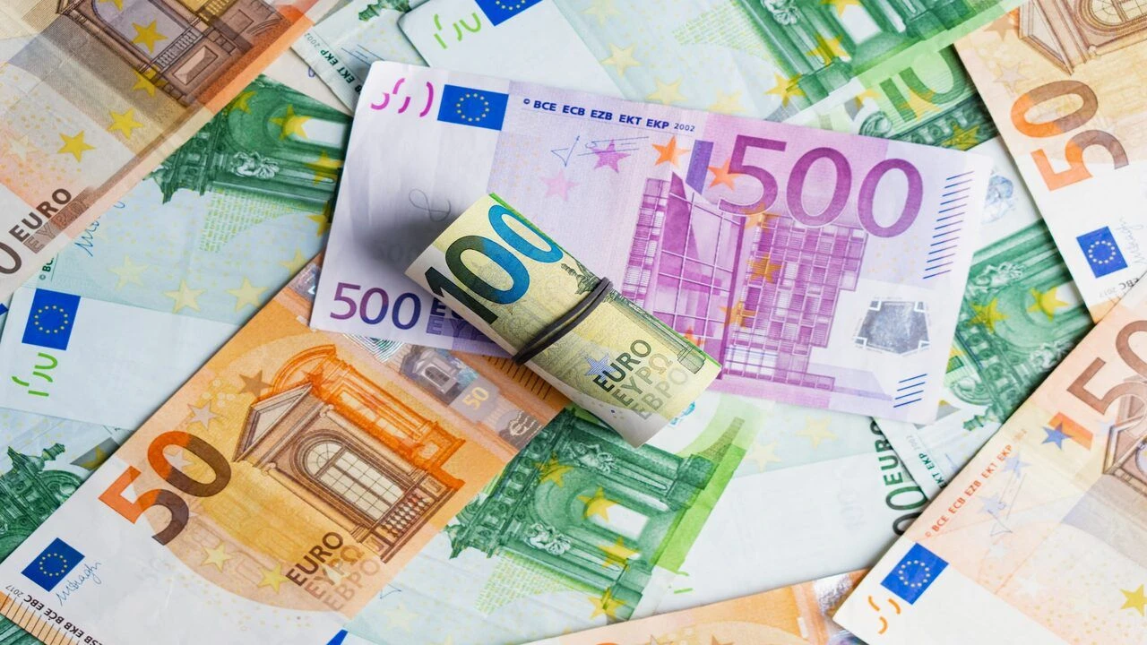 Pracownicy, którzy spóźnili się do pracy, nie otrzymają premii za obecność w wysokości 9 euro dziennie.