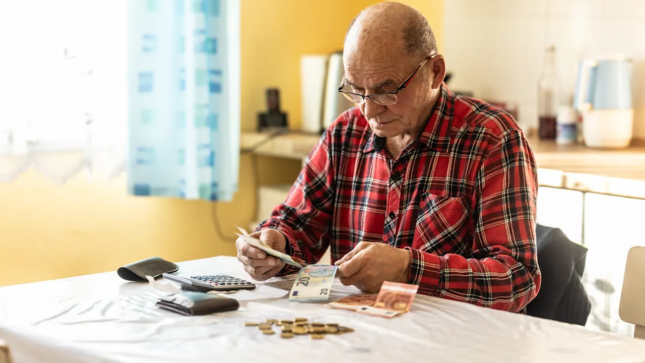61-letni pracownik stracił możliwość wcześniejszego przejścia na emeryturę, ponieważ z powodu rozwodu stracił 10 dni rejestracji jako osoba poszukująca pracy.