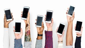 Włożyć telefon do kuchenki mikrofalowej? Oto trik od eksperta ds. technologii, jak uniknąć śledzenia.