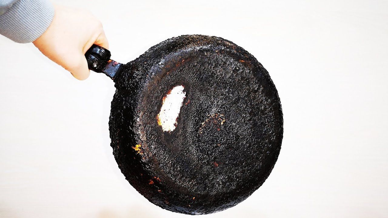 W domu możesz usunąć brązowe plamy z patelni w zaledwie kilka minut i bez większego wysiłku.