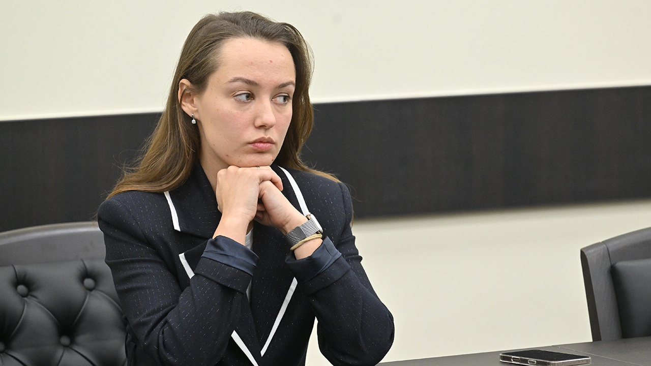 Kobieta wystąpiła o odszkodowanie finansowe po rozstaniu ze swoim partnerem; z powodu przeszkód prawnych jej pozew został oddalony.