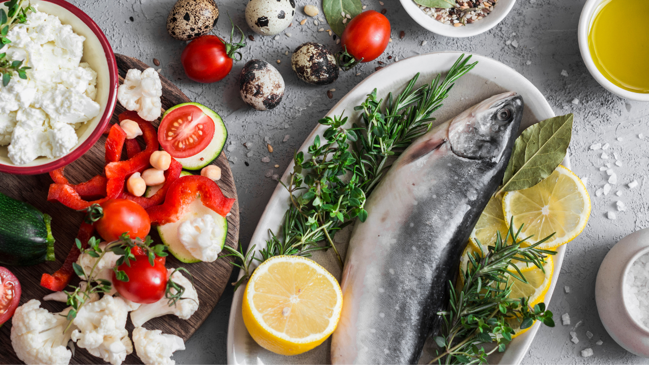 Według najnowszych badań dieta śródziemnomorska zmniejsza ryzyko udaru mózgu u kobiet po menopauzie nawet o 25%.