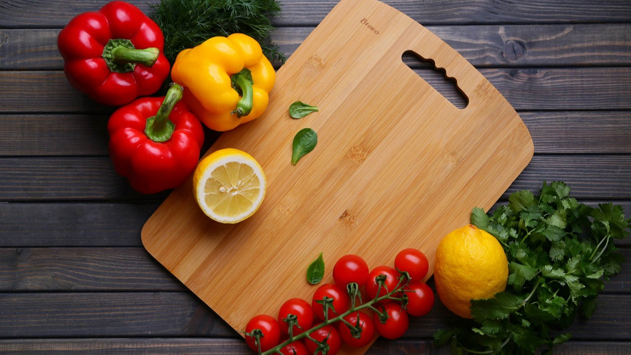 Idealne połączenie do czyszczenia drewnianych desek kuchennych i zapobiegania zanieczyszczeniom krzyżowym.