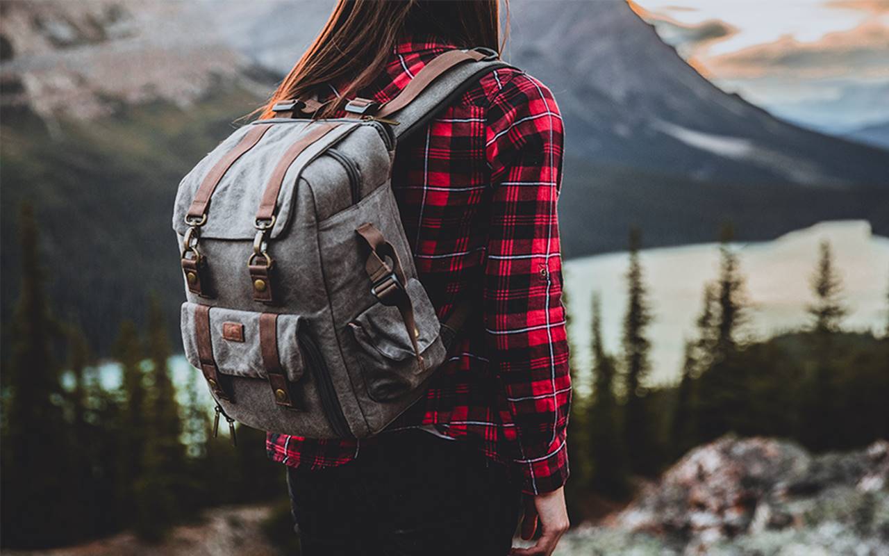 Firmy nie mają prawa codziennie przeszukiwać toreb lub plecaków swoich pracowników: jest to dozwolone tylko w obecności przedstawiciela prawnego i w godzinach pracy.