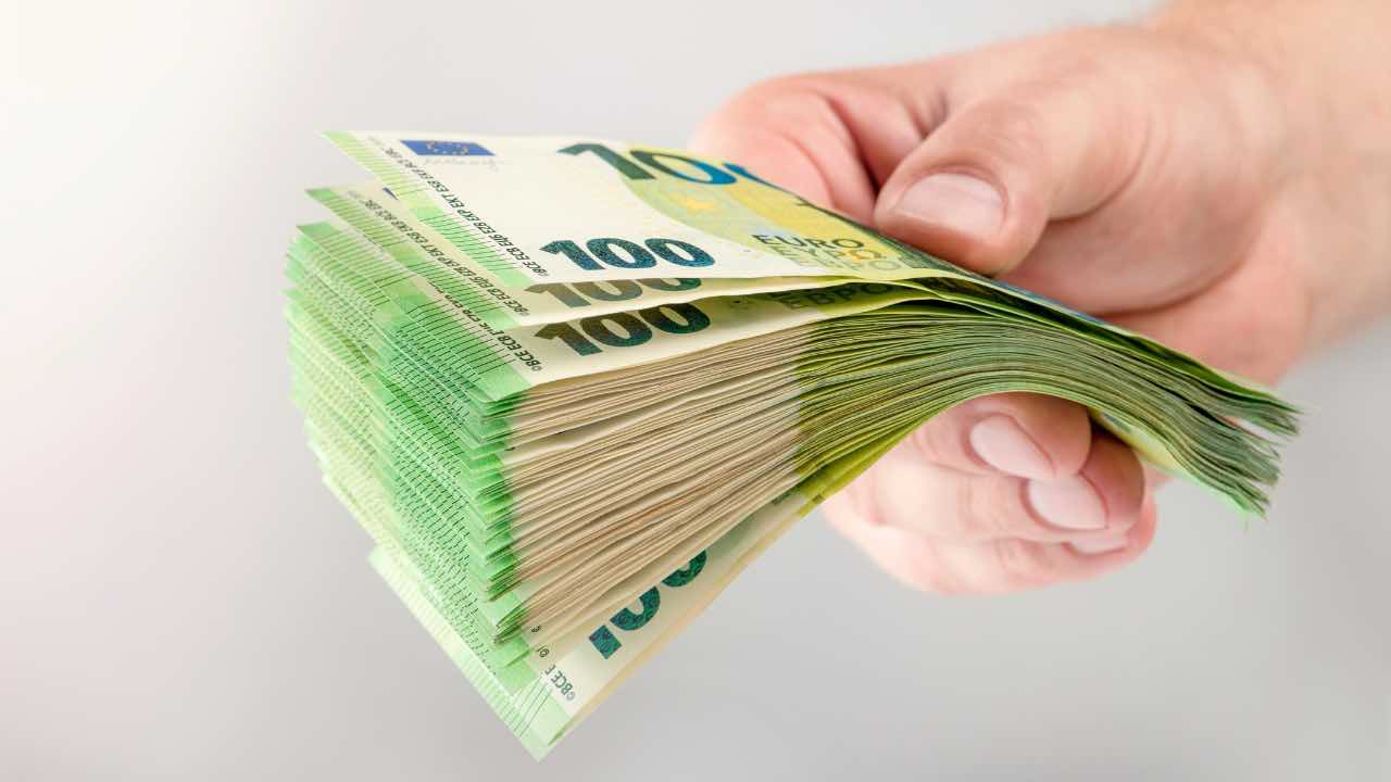 Niesprawiedliwe zwolnienie, ale bez odszkodowania: emeryt stracił 6121 euro za odmowę przywrócenia do pracy.