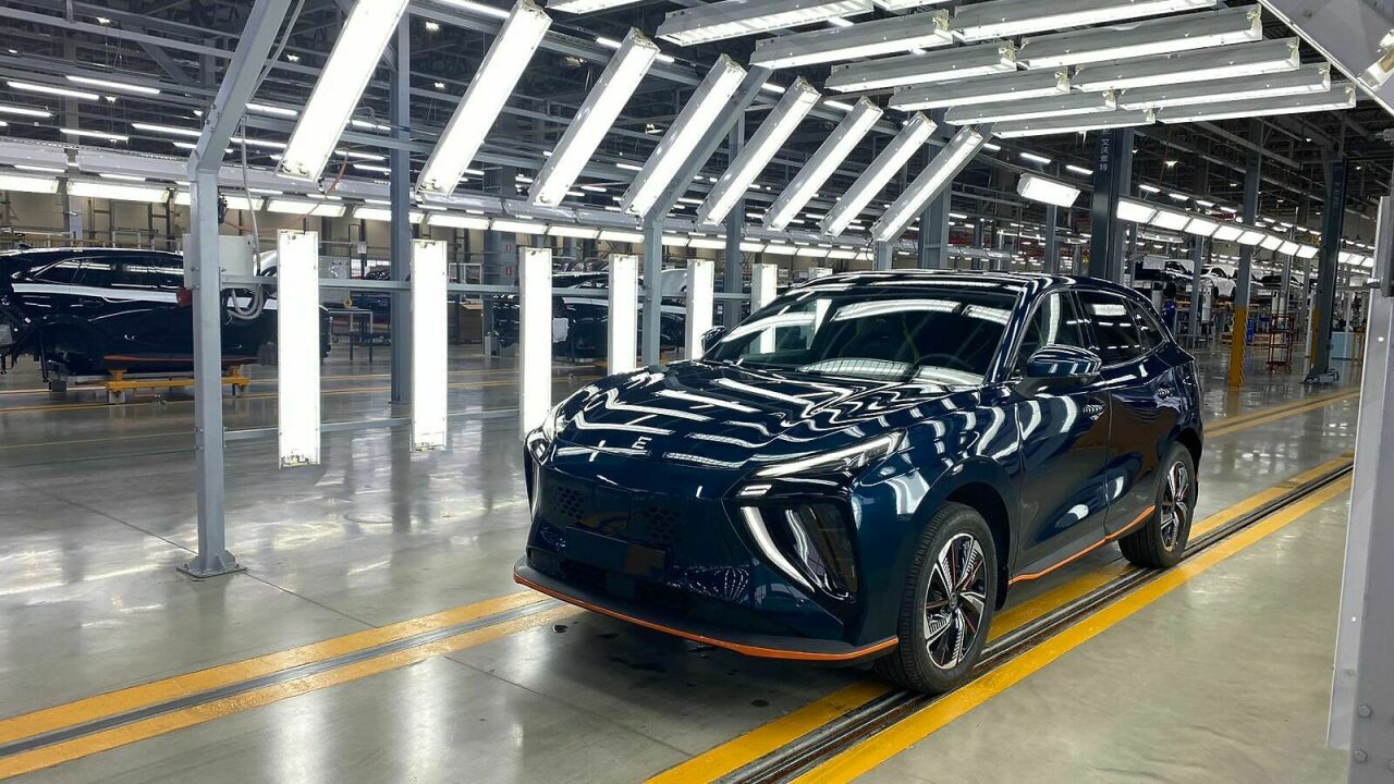 Próbowaliśmy zrozumieć plan „Ayuda+” i nowe państwowe dotacje na samochody elektryczne. Jednak sytuacja nadal nie uległa poprawie.