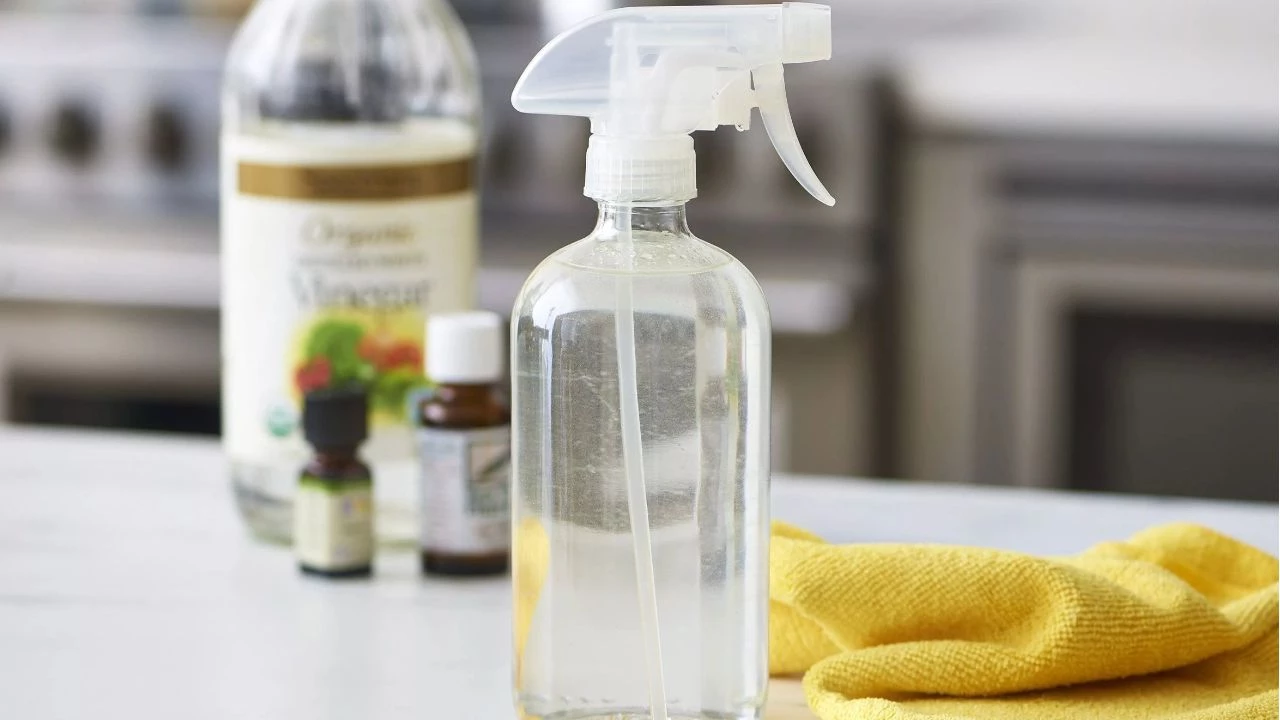 Spryskiwanie kluczyków samochodowych octem: po co to robić i dlaczego jest to zalecane.