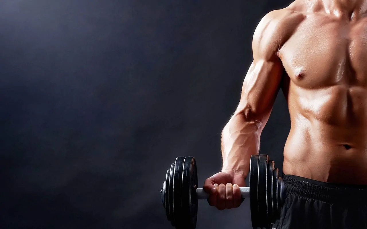 Jak naturalnie podnieść poziom testosteronu, zdaniem eksperta.