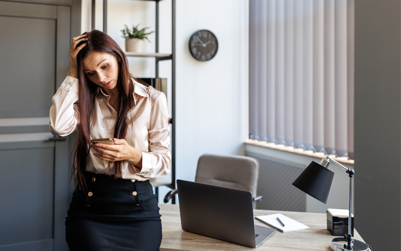 Pracownicy, którzy spóźnili się do pracy, nie otrzymają dziennej premii za obecność w wysokości 9 euro.