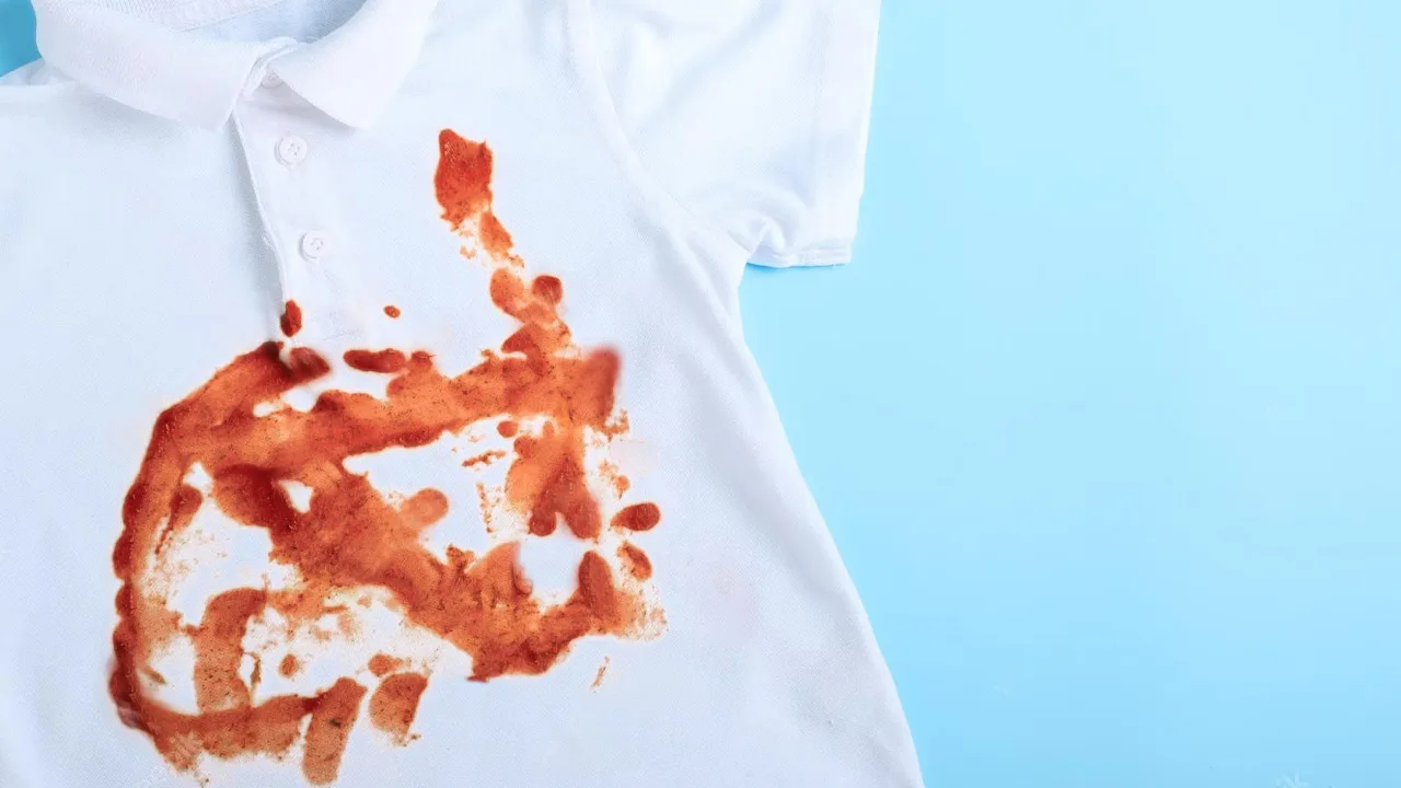 Porady dla domu: trzy popularne i trudne do usunięcia plamy, które można wywabić za pomocą skrobi kukurydzianej.