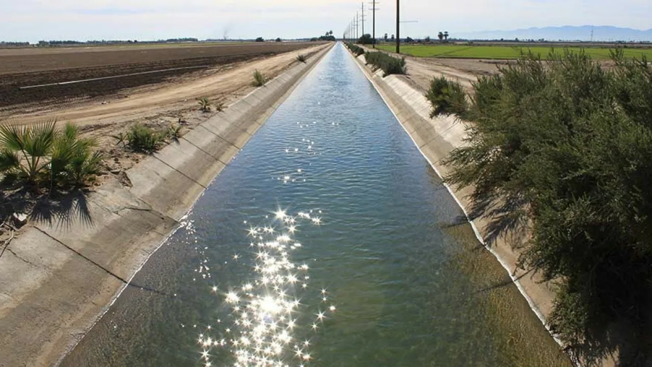 Nowe osiągnięcie inżynieryjne: kraj ten zbudował „sztuczną rzekę” o długości 145 km, aby zapewnić wodą swój najbardziej suchy region.