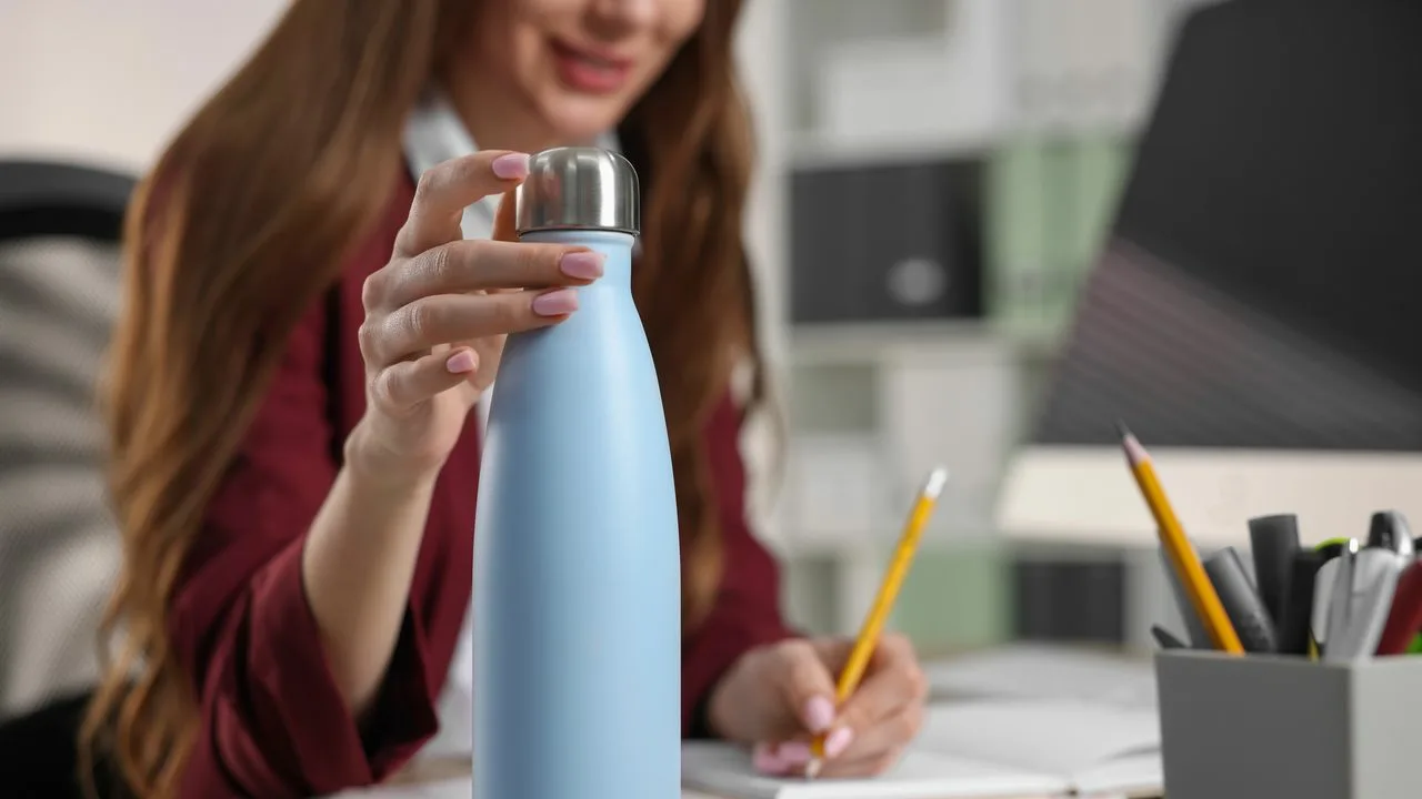 Jeśli masz stary i nieużywany termos, to znaczy, że masz skarb: instrukcja krok po kroku, jak przekształcić go w przydatny przedmiot.