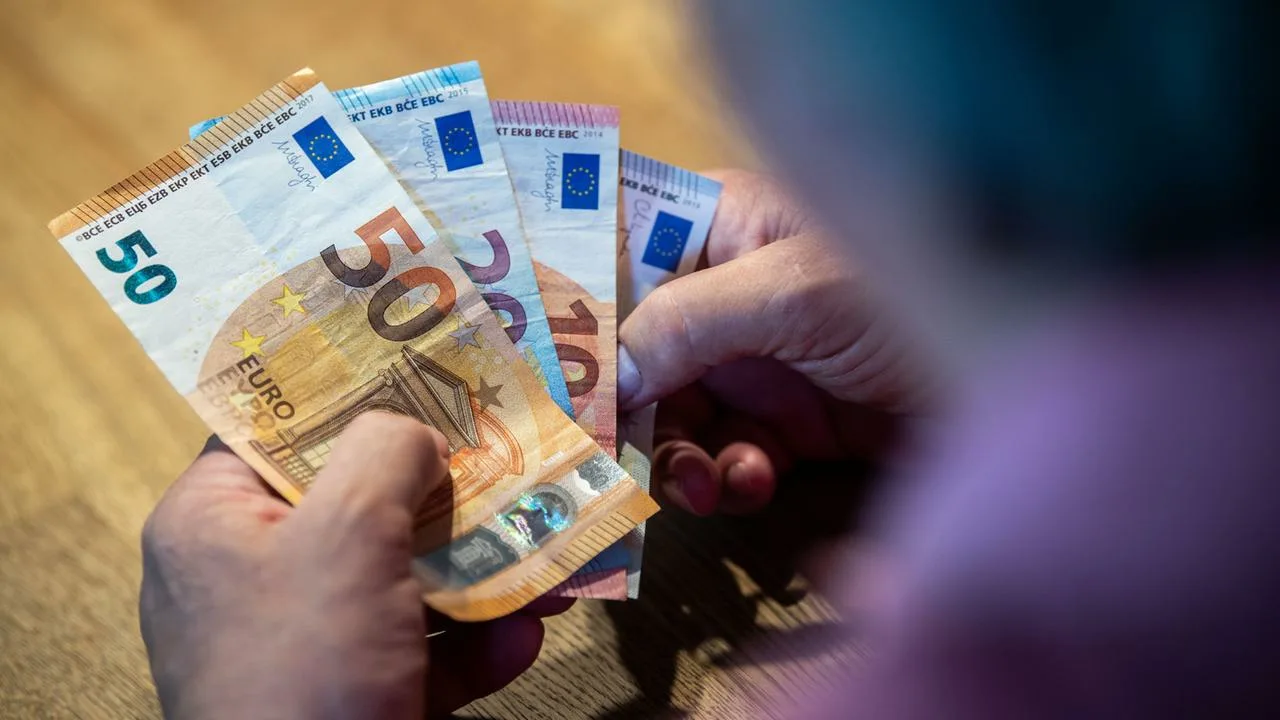 Ci emeryci otrzymają dodatkową wypłatę w 2026 roku: data i warunki.