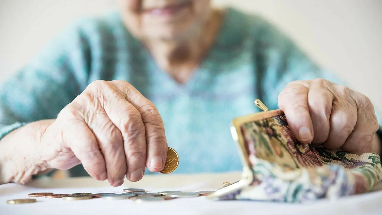 Ci emeryci otrzymają dodatkową wypłatę w 2026 roku: data i warunki.