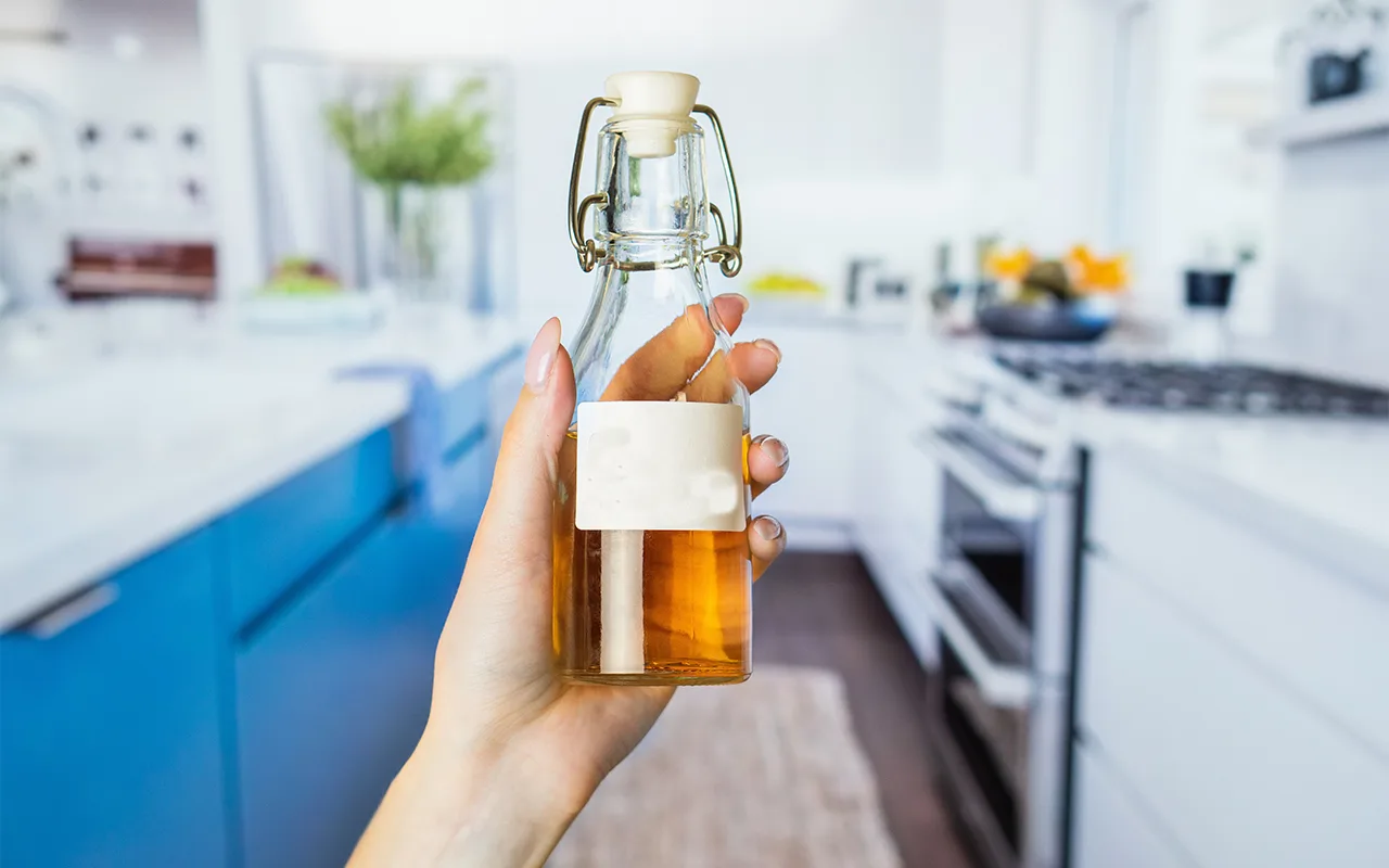 Immergere il vetro della finestra nell'aceto caldo: perché è consigliato e a cosa serve?