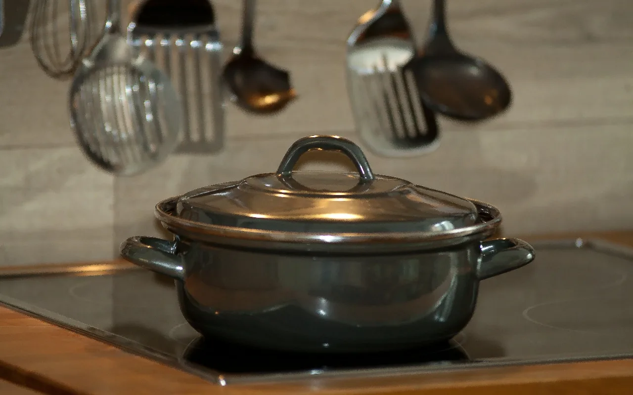 Wkrótce w Lidl: zestaw żeliwnych garnków w stylu Le Creuset w cenie 59,99 euro za trzy sztuki.