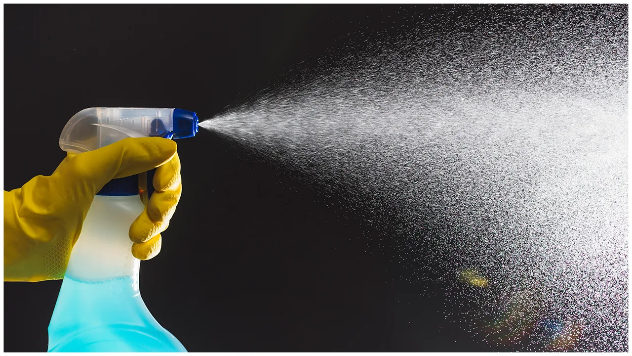 Spryskiwanie kluczyków samochodowych octem: po co to robić i dlaczego jest to zalecane.