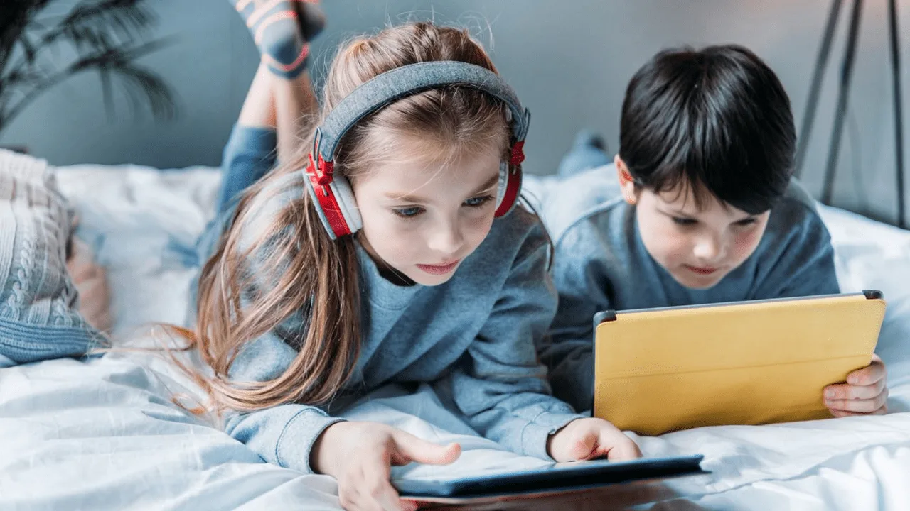 Jaki wpływ ma niewłaściwe korzystanie ze środowiska cyfrowego na rozwój poznawczy nastolatków?