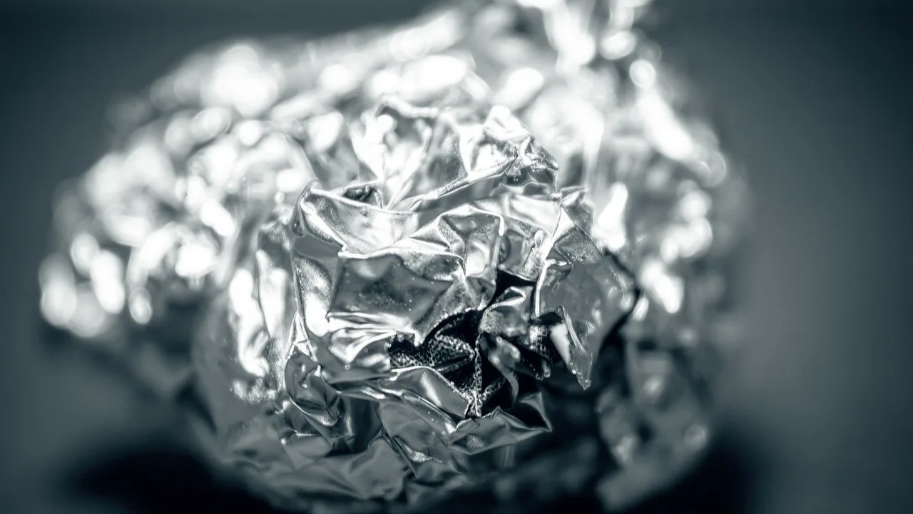 Architekci zalecają oklejanie ścian folią aluminiową: „Ta metoda działa”.