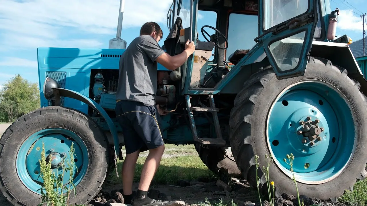 Właściciel domu stawia na swojej działce ogrodzenie, przez co jego sąsiad musi zsiadać z traktora, aby je otworzyć i przejechać: Sąd Najwyższy uznaje to za „zwykłe naruszenie”, które nie stanowi przeszkody dla prawa przejazdu.