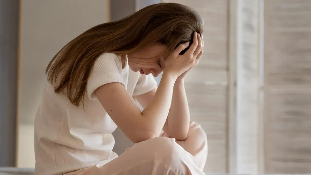 Jak rozpoznać fizyczne i emocjonalne objawy lęku: klucze do zapobiegania powikłaniom.