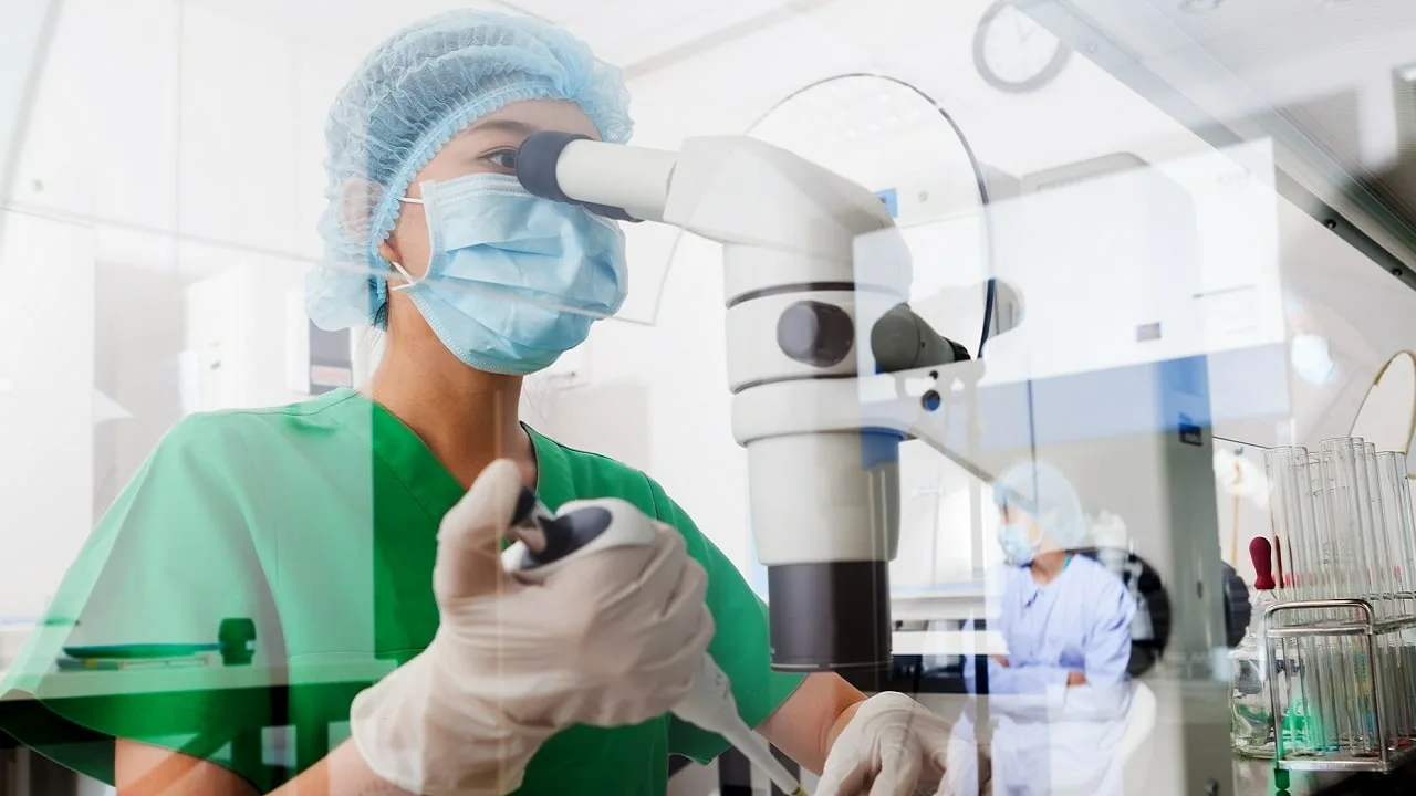 Wczesna diagnostyka i profilaktyka pozwalają wyleczyć prawie połowę wszystkich przypadków raka.