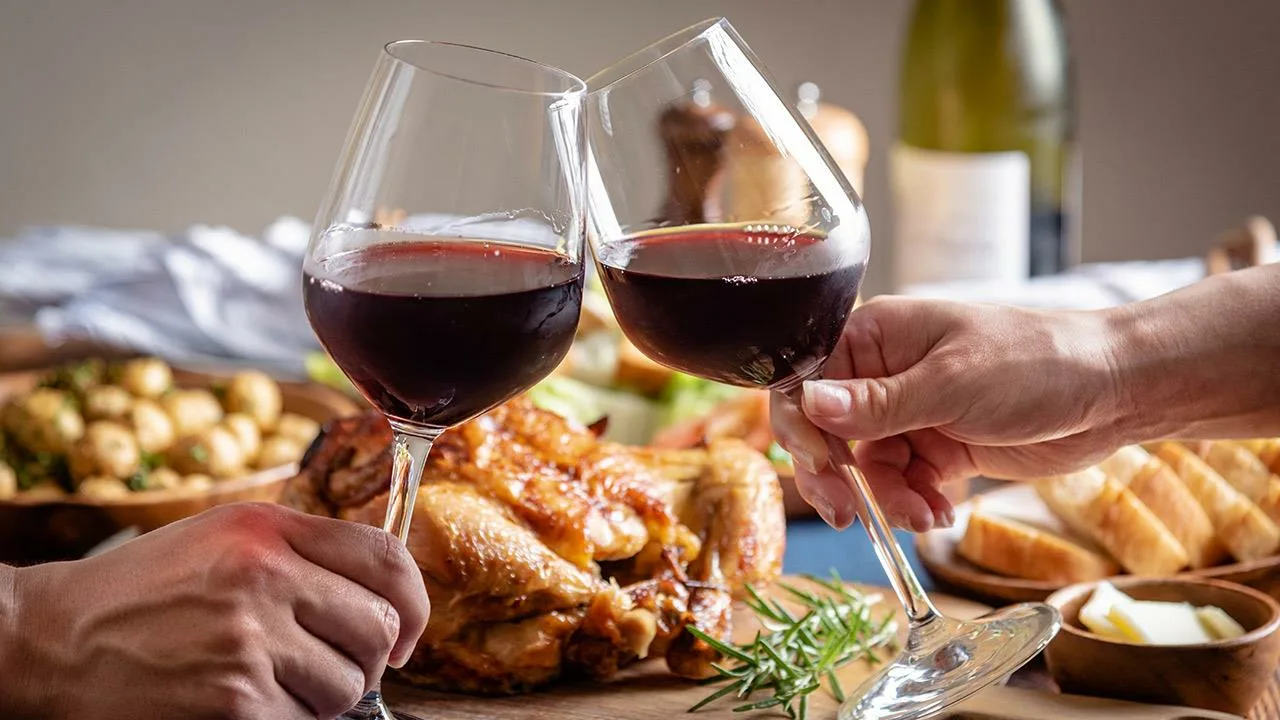 112-letnia Teresa Fernández, najstarsza kobieta w Hiszpanii, zdradza swój największy sekret: kieliszek wina dziennie do każdego posiłku.