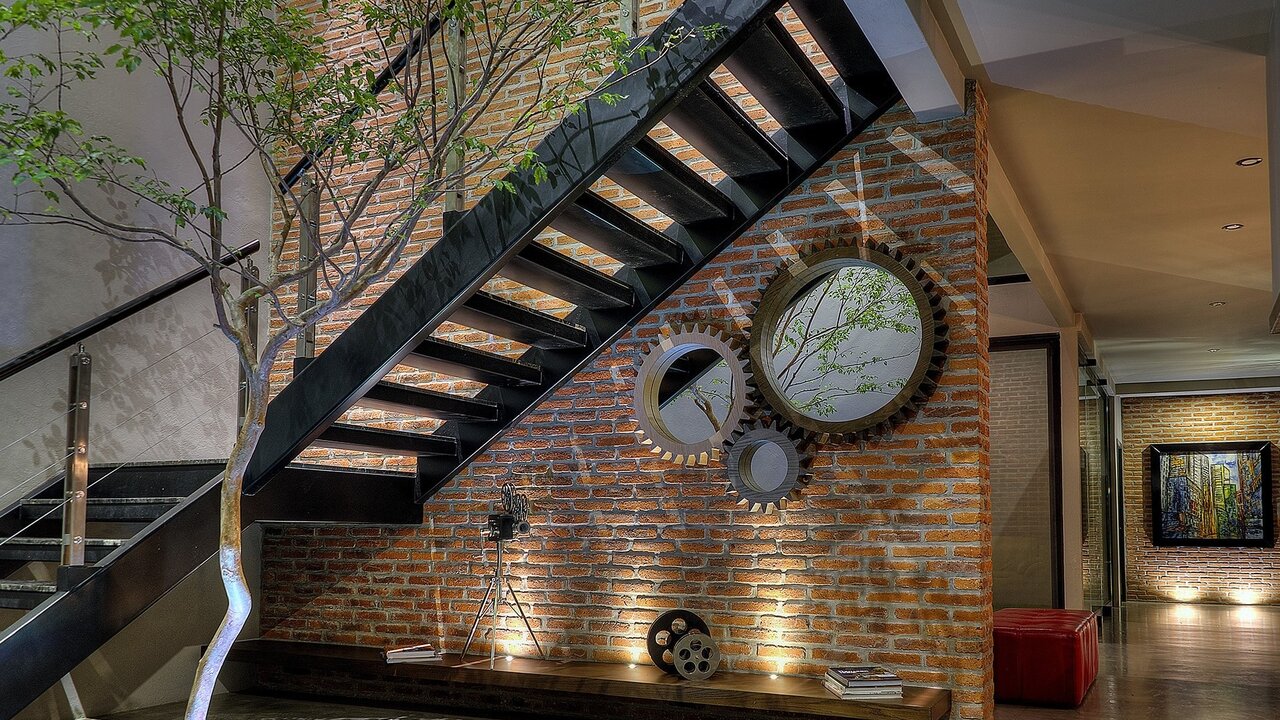 Jeśli masz stare schody, to znaczy, że posiadasz skarb: 3 pomysły na zachowanie relikwii