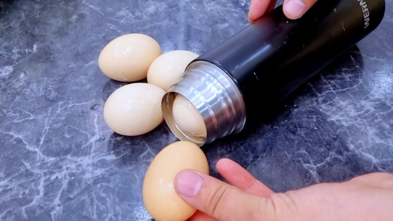 Jak włożyć skorupkę jajka do termosu do mate: po co to robić i kiedy.