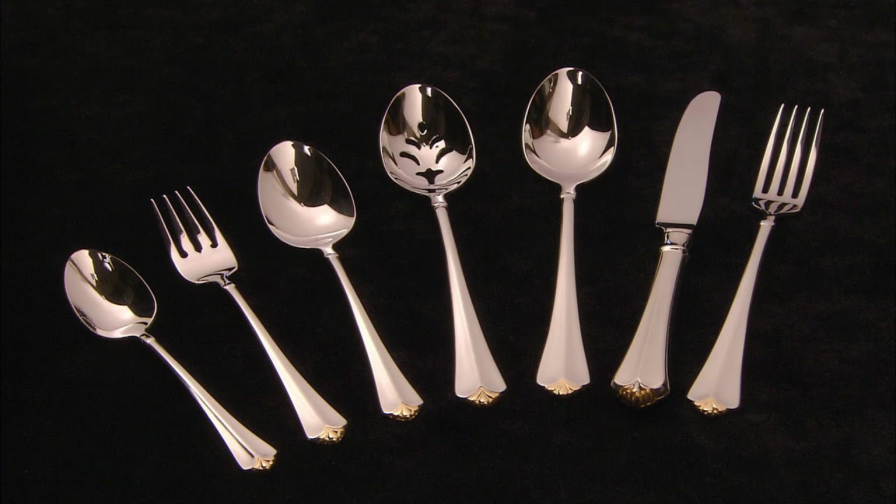 Il segreto di un professionista per mantenere le posate pulite e lucenti: ecco come metterle nel cestello della lavastoviglie.