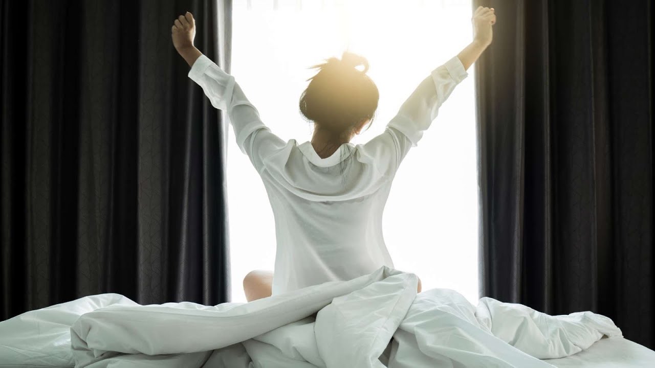 Zalecany przez ekspertów harmonogram budzenia się po przejściu na emeryturę, który pozwala czuć się pełnym energii każdego dnia.