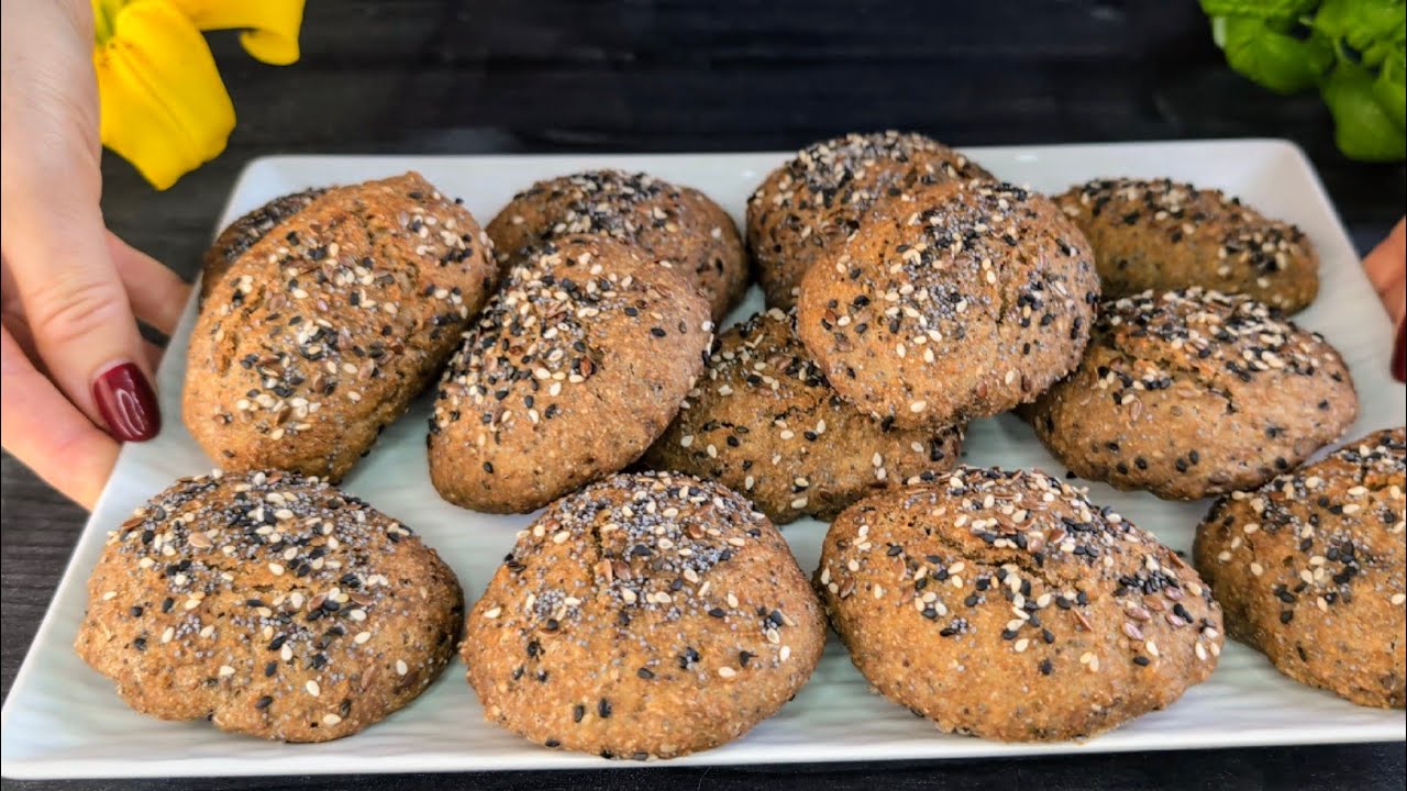 Nie potrzebujesz piekarnika: jak upiec najbardziej puszyste bułeczki pełnoziarniste — to bardzo proste i ekonomiczne.