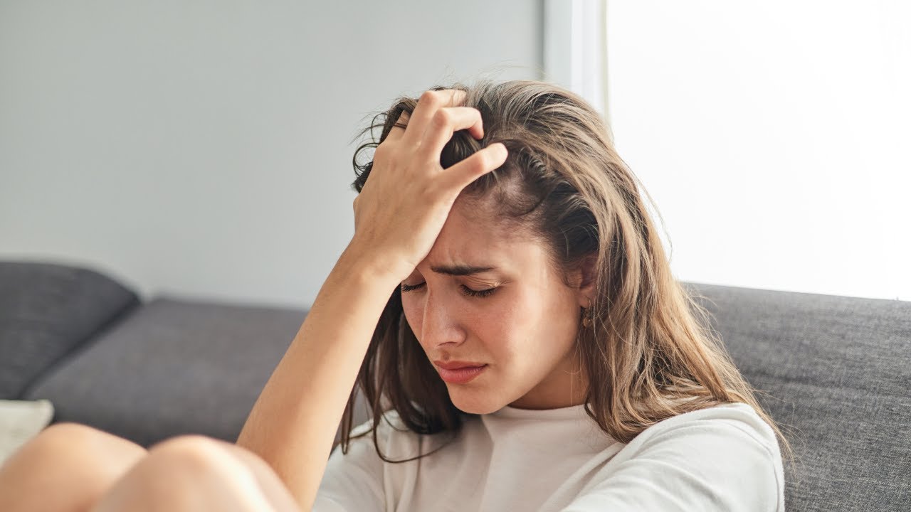 Jak rozpoznać fizyczne i emocjonalne objawy lęku: klucze do zapobiegania powikłaniom.