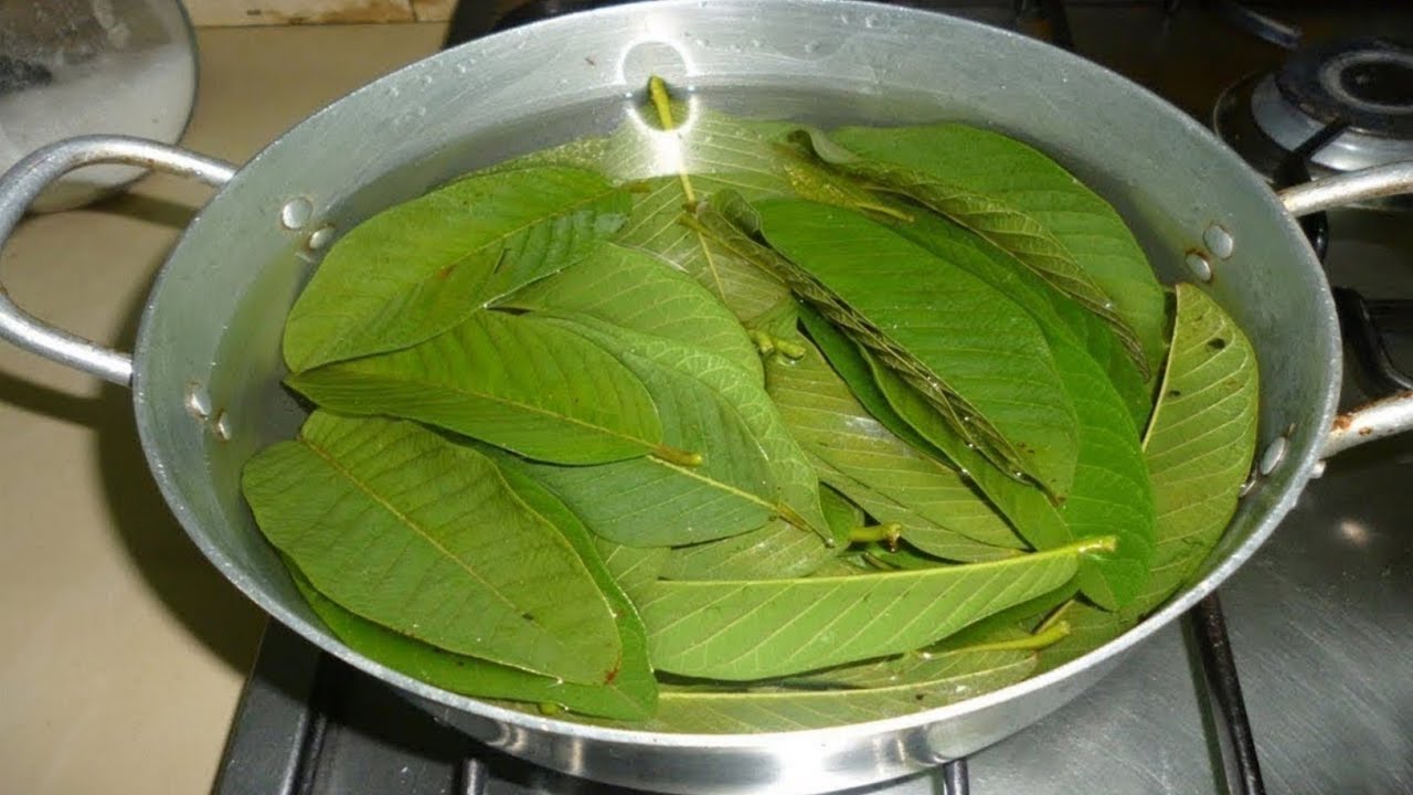 Mieszanie liści laurowych ze środkiem czyszczącym: dlaczego jest to zalecane i do czego służy.