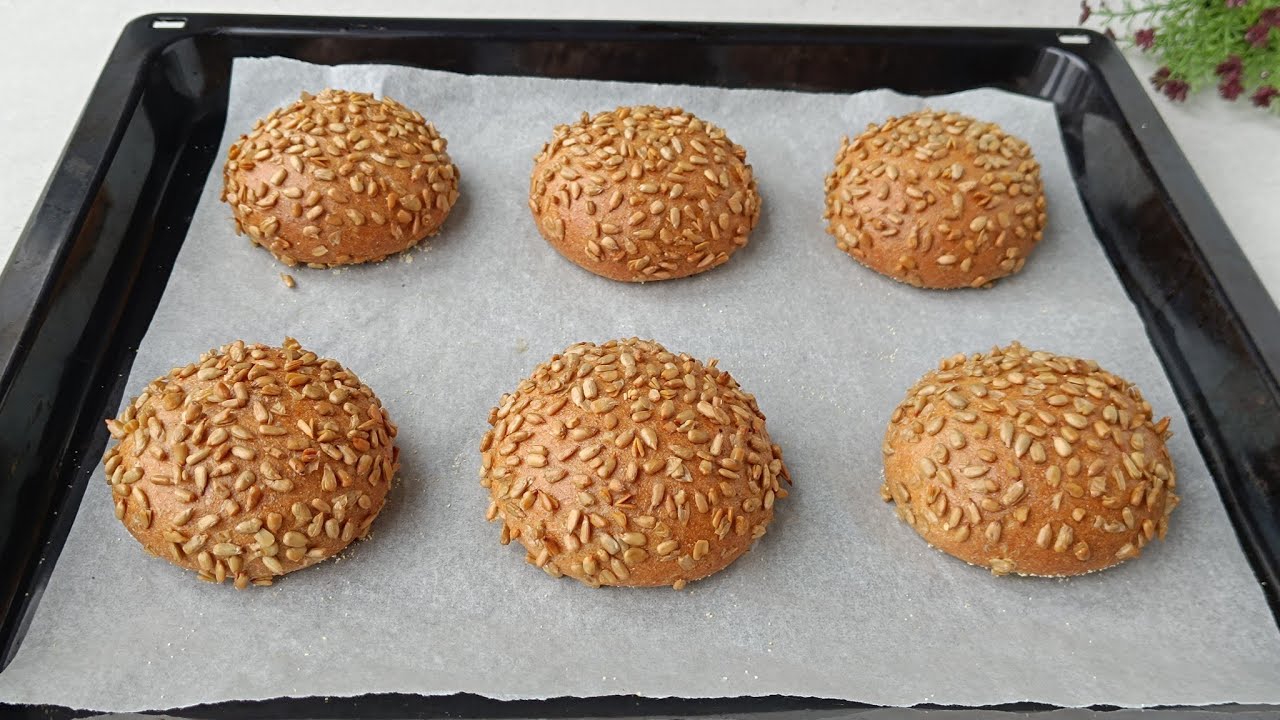 Nie potrzebujesz piekarnika: jak upiec najbardziej puszyste bułeczki pełnoziarniste — to bardzo proste i ekonomiczne.