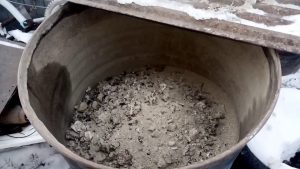 Mieszanie węgla drzewnego z sodą oczyszczoną: dlaczego jest to zalecane i do czego służy.