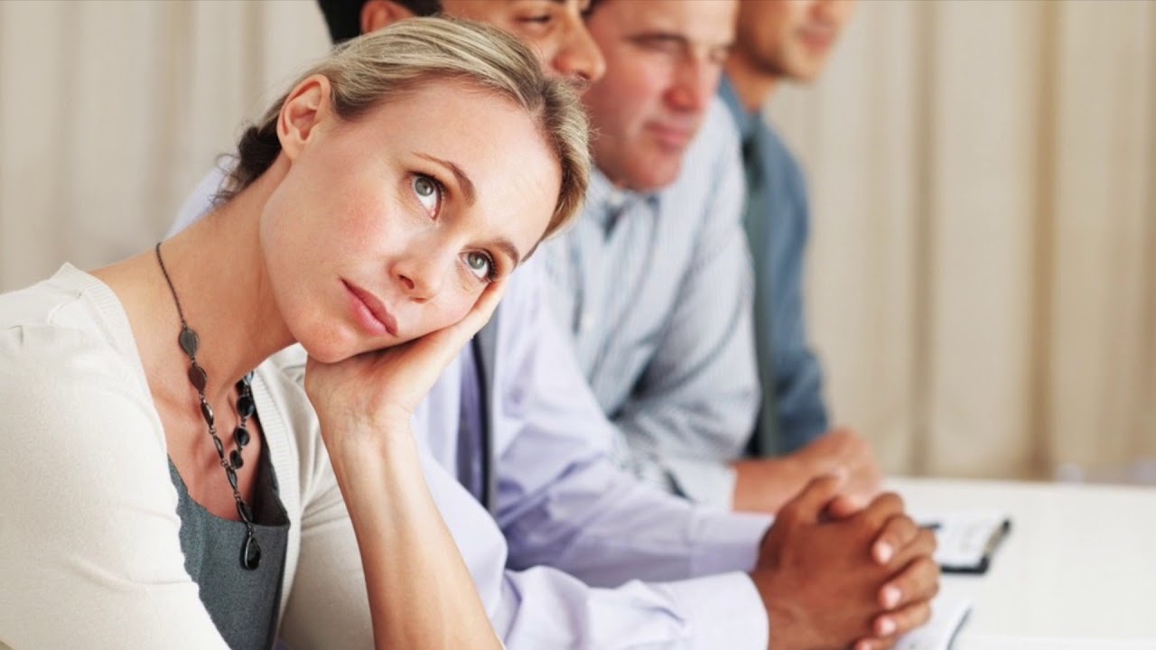 Badania psychologiczne pokazują, że ciągłe przerywanie rozmów jest typowe dla tego typu osób.