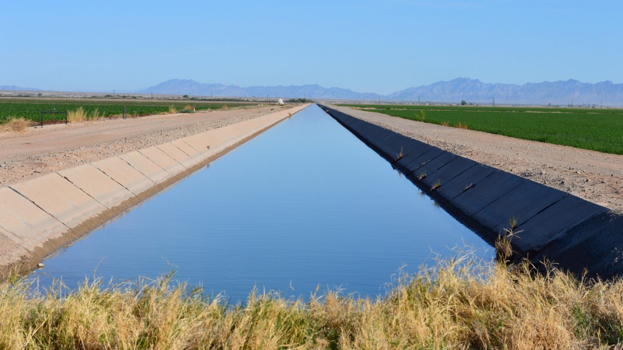 Nowe osiągnięcie inżynieryjne: kraj ten zbudował „sztuczną rzekę” o długości 145 km, aby zapewnić wodą swój najbardziej suchy region.