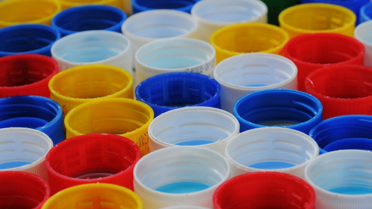 Dlaczego warto zachować plastikowe nakrętki od butelek: 3 praktyczne sposoby ich ponownego wykorzystania w domu.