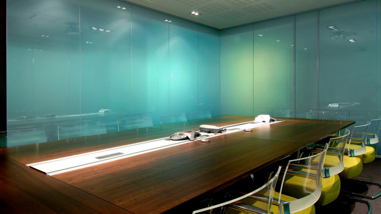 Zasłony zaciemniające wyszły z mody: nowa technologia jest bardziej praktyczna i poprawia jakość snu.