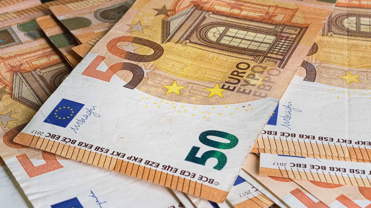 Pracownicy, którzy spóźnili się do pracy, nie otrzymają premii za obecność w wysokości 9 euro dziennie.