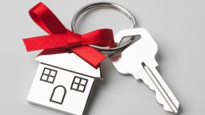 Jak przekazać swoje główne miejsce zamieszkania dziecku bez płacenia podatku dochodowego, jeśli masz ponad 65 lat.